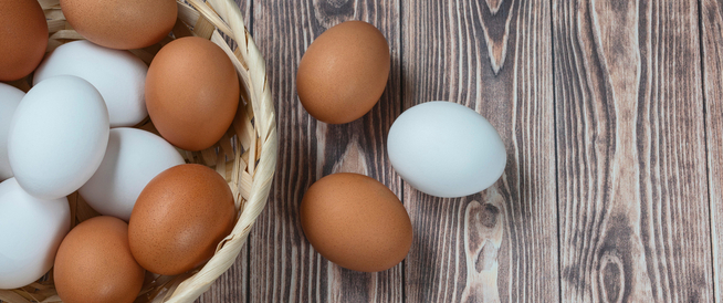 هل البيض يُسبب غازات؟