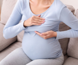 متى يبدأ ألم الثدي في الحمل؟