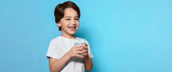 الماء للأطفال: فوائد ونصائح لتشجيعهم على شربه