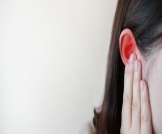 كيف أتصرف عند دخول جسم غريب في الأذن؟