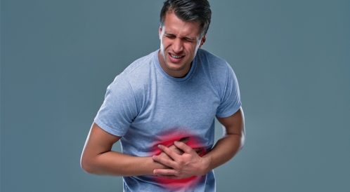 علاج تقلصات البطن طبيًا ومنزليًا