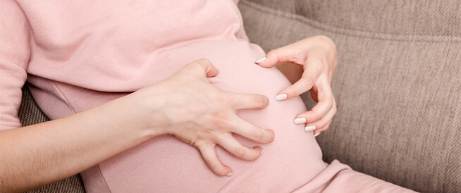 الحكة عند الحامل: أسباب وعلاجات