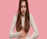 غثيان بعد الدورة: أسباب وعلاجات