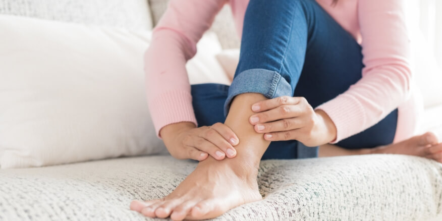 What are the risk factors for leg pain?
