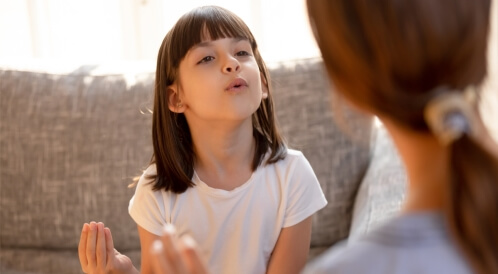 التأتأة المفاجئة عند الأطفال: أسباب وعلاجات