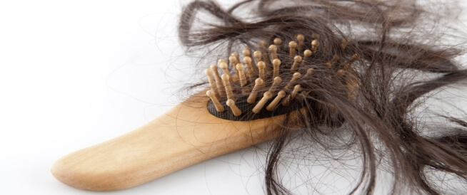 كمية كبيرة كومة من إنسان  علاج تساقط الشعر الشديد عند النساء - ويب طب