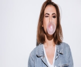 فوائد العلكة للوجه: تعرف عليها