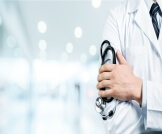 علاج تضخم الثدي عند الرجال بدون جراحة: هل هو ممكن؟