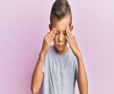 أعراض الحمى الشوكية عند الأطفال ومضاعفاتها