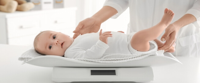 تطور وزن الرضيع: معلومات تهمك