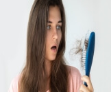 فترة تساقط الشعر في السنة: لا داعي للقلق