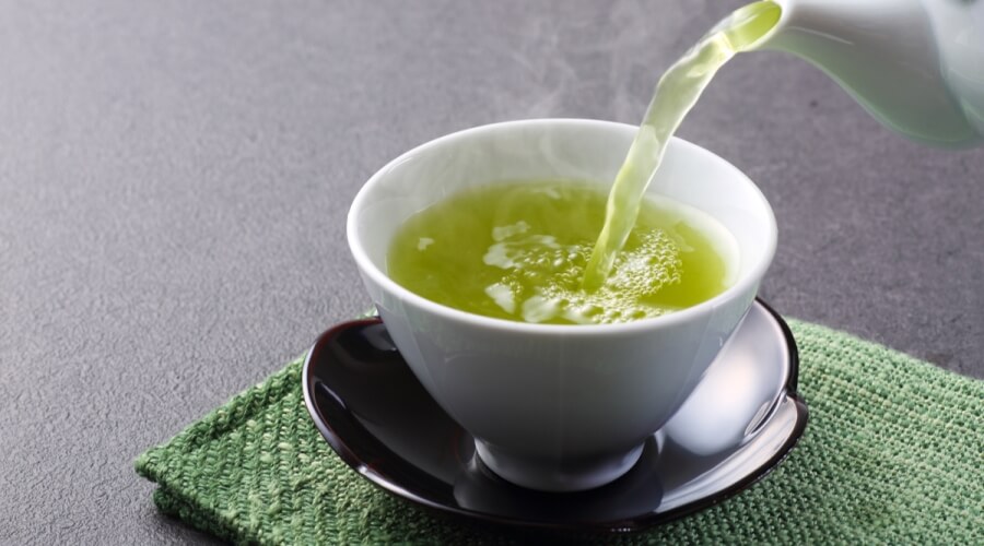 خفض مستويات ضغط الدم بشرب الشاي الأخضر على الريق