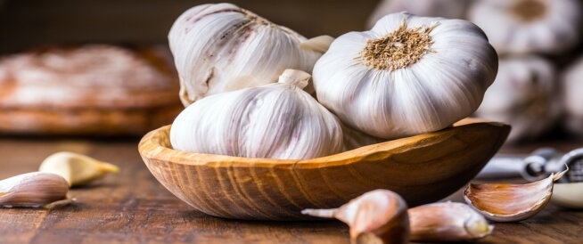 علاج مسمار القدم بالثوم: ما حقيقة الأمر؟