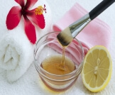 تبييض الوجه بالعسل والليمون