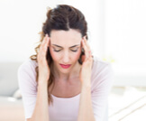 هل الغدة الدرقية تسبب ألم في الرأس؟