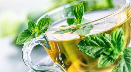 فوائد الشاي الأخضر بالنعناع