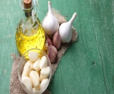 علاج الثعلبة بالثوم وزيت الزيتون: ما حقيقته؟