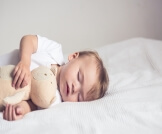 عدد ساعات نوم الأطفال حسب العمر