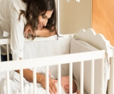 طرق تساعد على نوم الطفل الرضيع