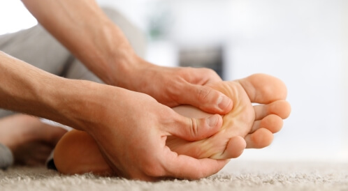 اصفرار باطن القدم: دليلك الشامل