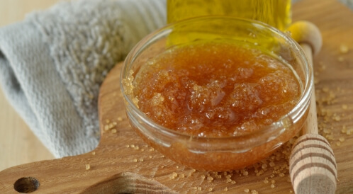 مقشر للشفايف: طريقة تحضيره وفوائده