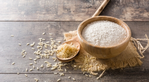 دقيق الأرز للبشرة: فوائد ووصفات