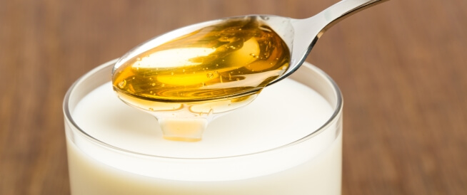 فوائد الحليب مع العسل: نوم أفضل، وعظام أقوى