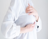 علاج ترهل الثدي بعد الرضاعة