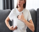 علاج ألم الثدي: طرق طبية ومنزلية ستساعدك