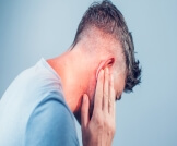 أعراض ارتفاع ضغط الأذن الوسطى