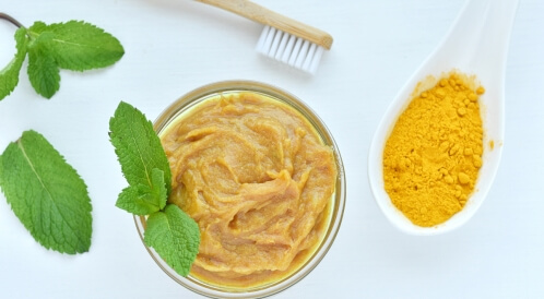 إزالة الشعر بمعجون الأسنان والكركم: وصفة فعالة؟