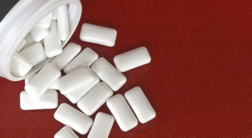 أضرار العلكة على الحامل: ما هي؟