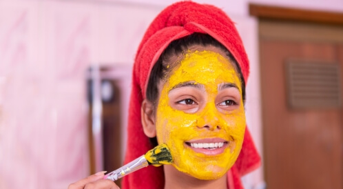 ماسك الكركم لتفتيح البشرة