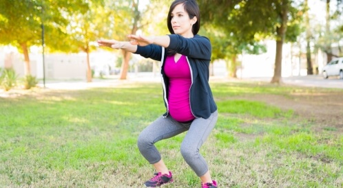 تمارين القرفصاء لتسهيل الولادة