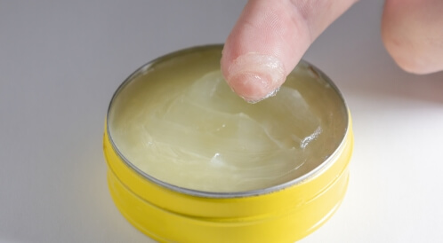 عمل كريم مرطب بالفازلين: طرق سهلة وفعالة