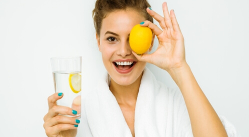الليمون لتأخير الدورة الشهرية: وصفة مجدية؟