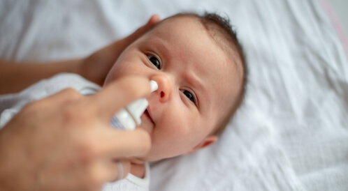 بخاخ الأنف للرضع: متى وكيف يستخدم؟