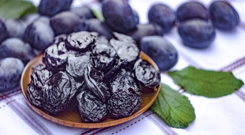 البرقوق المجفف (القراصيا): فوائد مذهلة