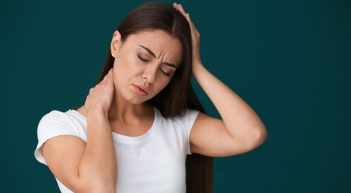 ديسك الرقبة والصداع: هل هناك علاقة بينهما؟