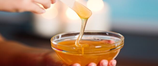 علاج تراجع اللثة بالعسل: حقيقة أم خرافة؟