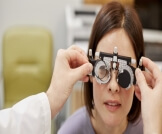 هل ضعف النظر يسبب العمى؟