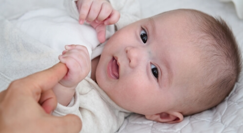 نظر الرضيع في الشهر الثاني	