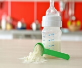 أضرار الحليب الصناعي: تعرف عليها