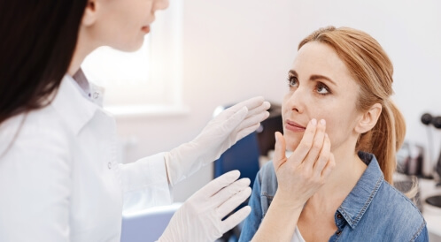 زوائد جلدية في الوجه: هل هي خطيرة؟