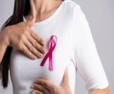 أعراض سرطان الثدي في سن العشرين
