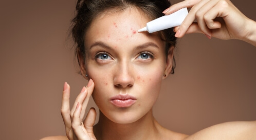 ظهور الحبوب بعد الغسول: ما هي الأسباب والعلاجات؟