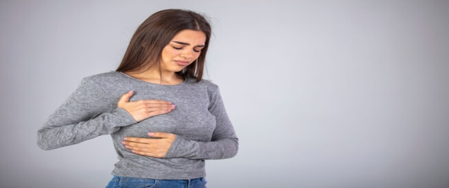 هل تغير الهرمونات يسبب ألم في الثدي؟