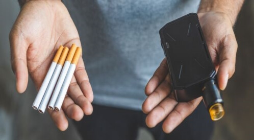 تحذير للشباب: التدخين (والسجائر الإلكترونية) يزيد من خطورة كوفيد-19!