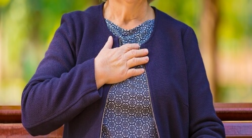 أعراض الذبحة الصدرية للنساء: تعرفِ عليها