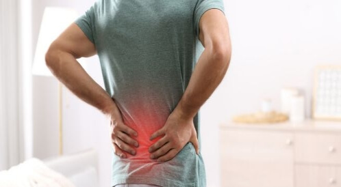 ألم الظهر: الأسباب الشائعة وعلاماتها المميزة
